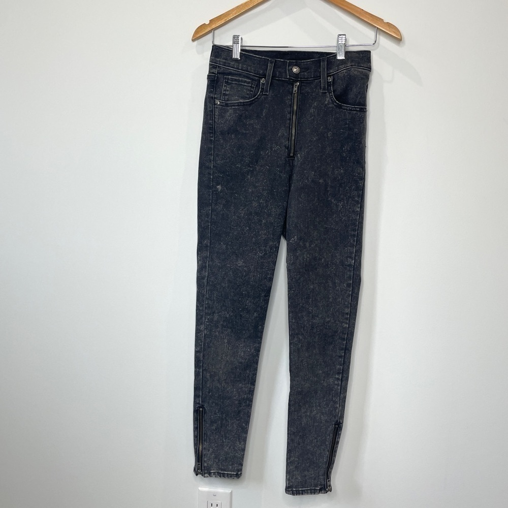 Levi’s Black Distressed Ankle Zip Skinny Jeans